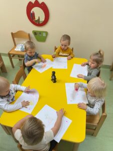 Dzieci piszą list