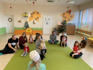 Zajęcia otwarte z rodzicami-wspólne tańce z panią Basią