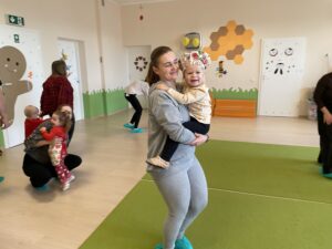 Zajęcia otwarte z rodzicami-wspólne tańce z panią Basią
