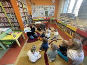 Wyjście do biblioteki.