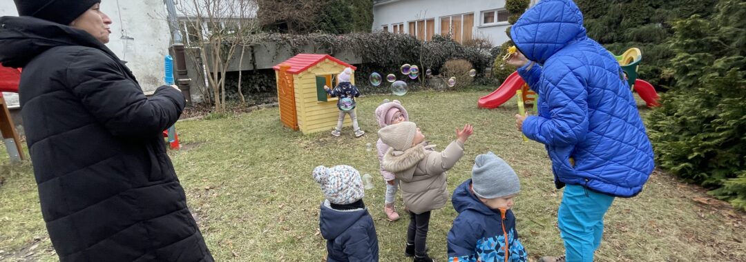 Dzieci na spacerku
