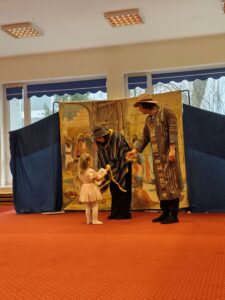 Aktorzy podczas występu