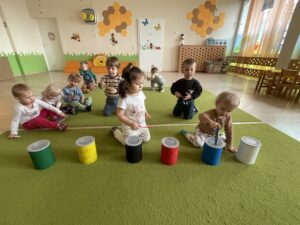 Dzieci poznają kolory