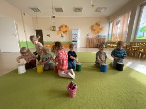 Dzieci poznają kolory