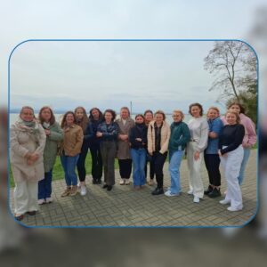Zespół naszego żłobka podczas szkolenia i warsztatów dotyczących nowoczesnej opieki oraz wspierania rozwoju dzieci.