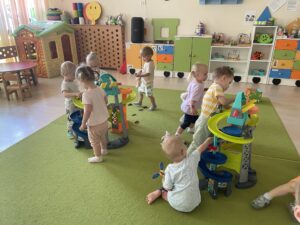 Różne zabawy i zajęcia.