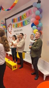 Pożegnanie grup „Pszczółki” i „Biedronki” – występy dzieci, wręczenie dyplomów, wspólne zabawy oraz rodzinne świętowanie zakończenia roku żłobkowego